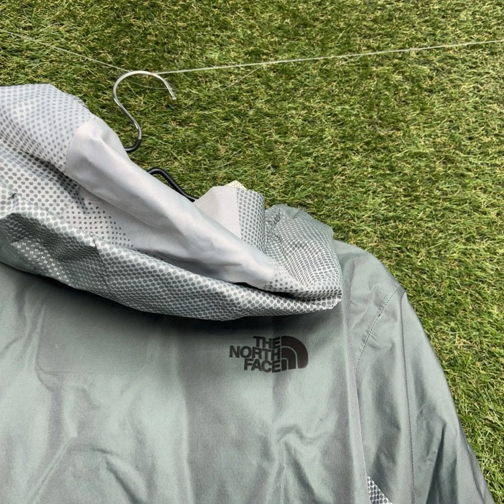 The North Face Fuseform Dot Matrix Jacket Mens Medium Zip Up Gore Lined Hiking